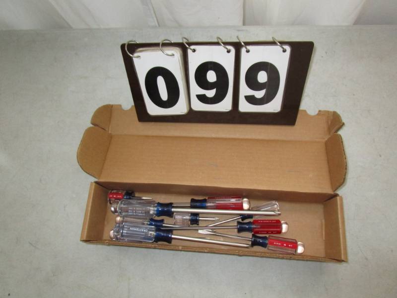 lot 99 image: Craftsman 10 pc Screwdriver Set