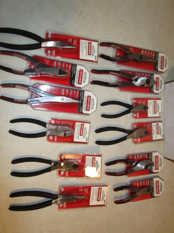 lot 123 image: Craftsman Assorted Pliers - qty 12