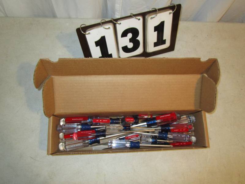 lot 131 image: Craftsman 19 pc Screwdriver Set