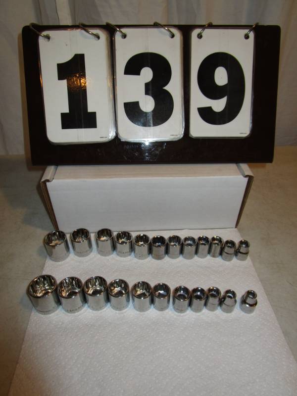 lot 139 image: Craftsman 38 Drive Socket Set - 23 pieces