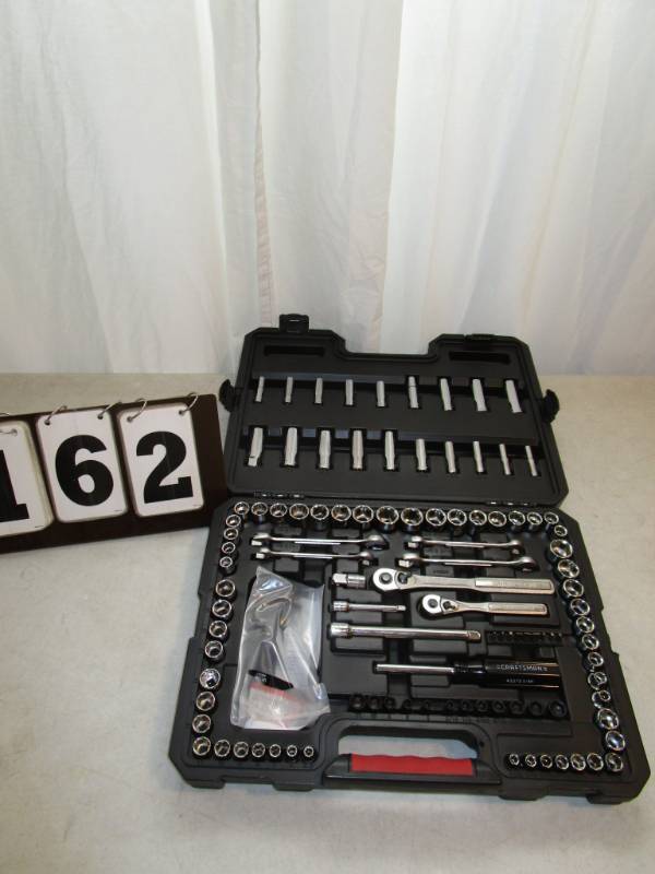 lot 162 image: Craftsman 117 Mechanics Tool Set