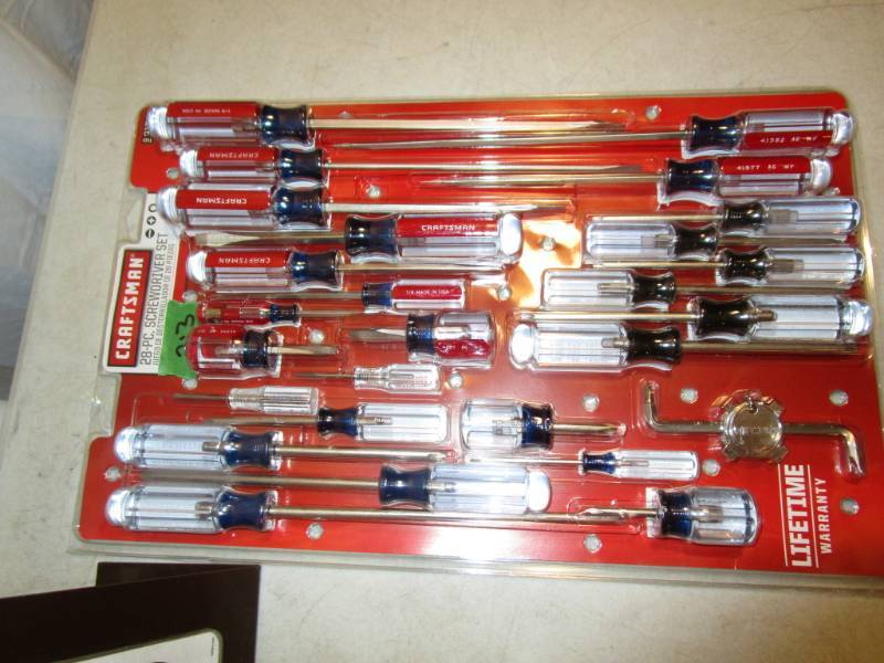 lot 213 image: Craftsman 28 pc Screwdriver Set