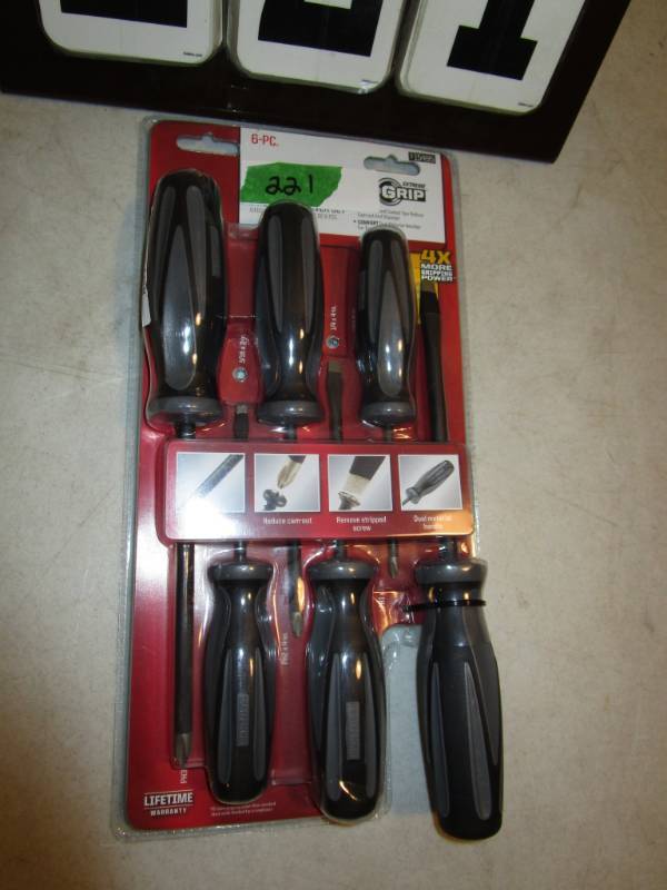 lot 221 image: Craftsman 6 pc Extreme Grip Screwdriver Set