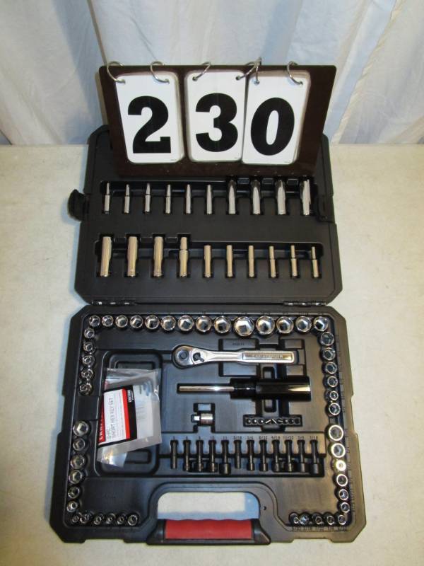 lot 230 image: Craftsman 104 Mechanics Tool Set