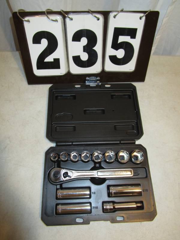 lot 235 image: Craftsman 13 Pc Socket Wrench Set - SAE