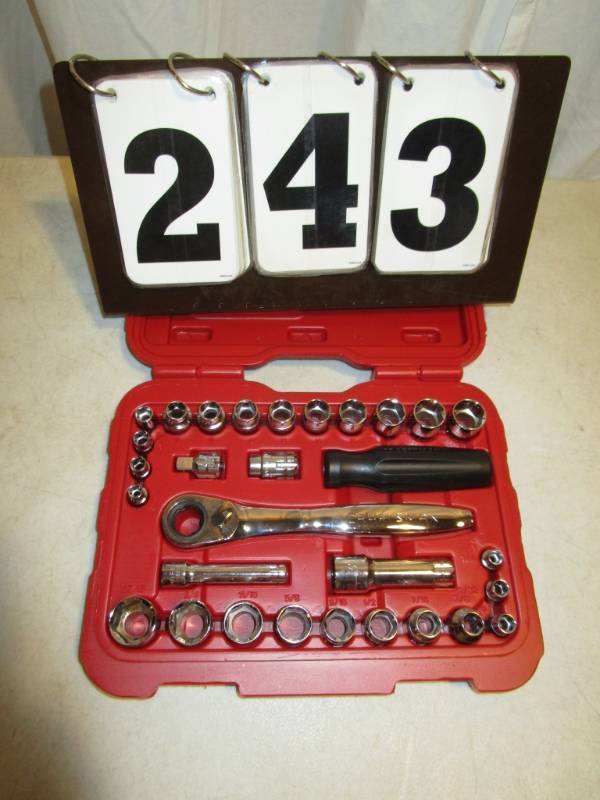 lot 243 image: Craftsman Max Access Socket Wrench Set