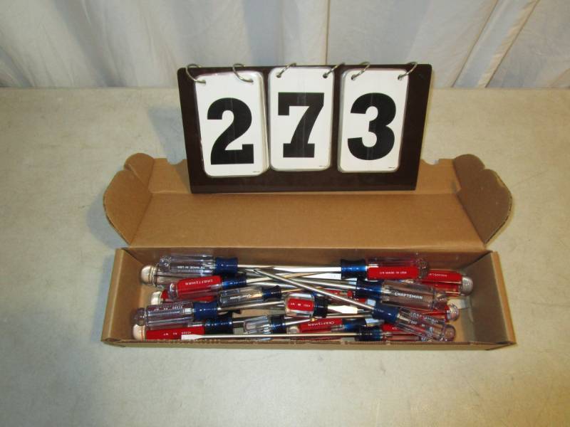 lot 273 image: Craftsman 19 pc Screwdriver Set