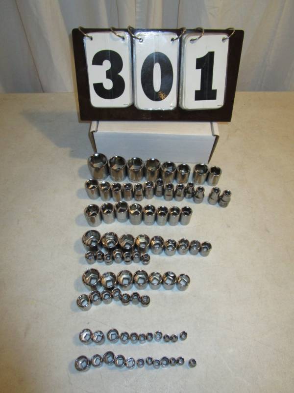 lot 301 image: Craftsman 82 pc Socket Sets