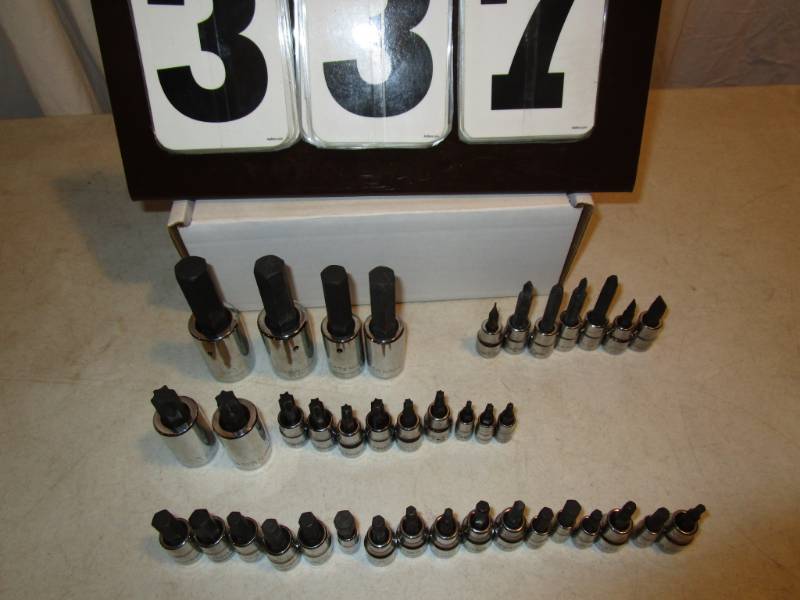 lot 337 image: Craftsman 39 pc Socket Set