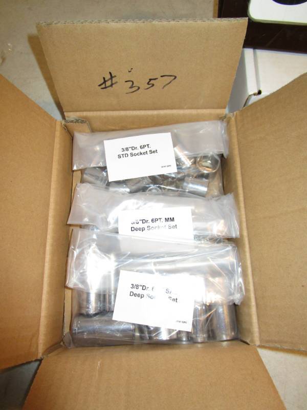lot 357 image: Craftsman 52 pc 38 Drive Socket Set