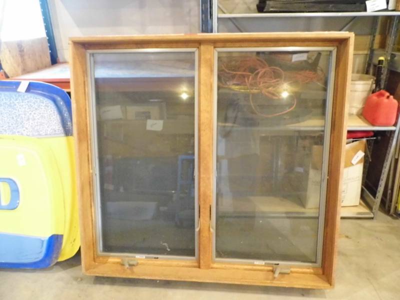 lot 3 image: Window