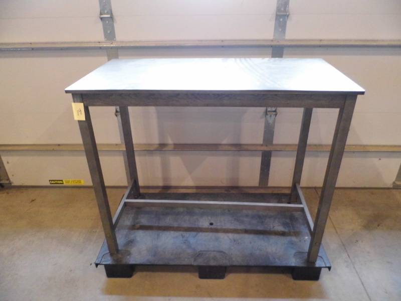 lot 19 image: Table