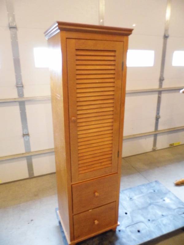 lot 32 image: Cabinet