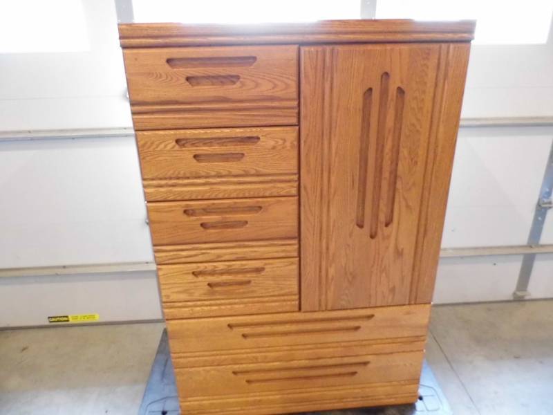 lot 38 image: Dresser