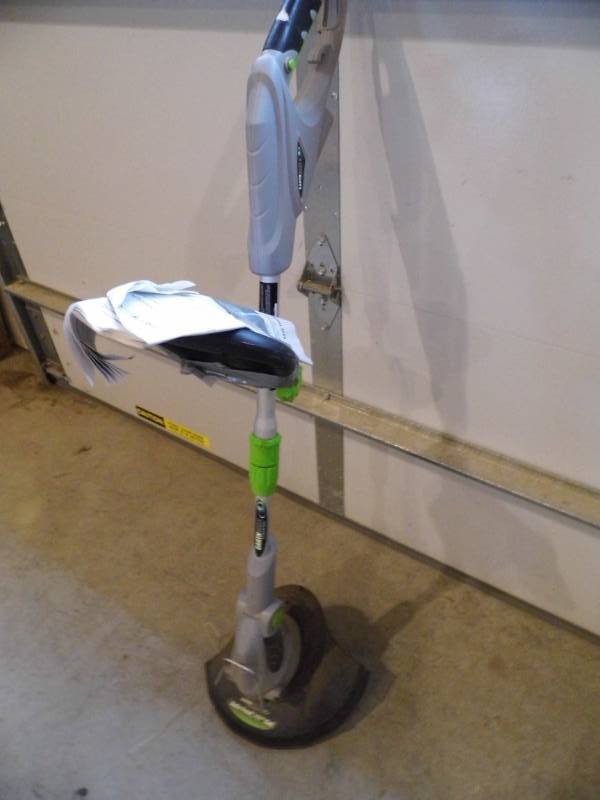lot 53 image: Earthwise Trimmer