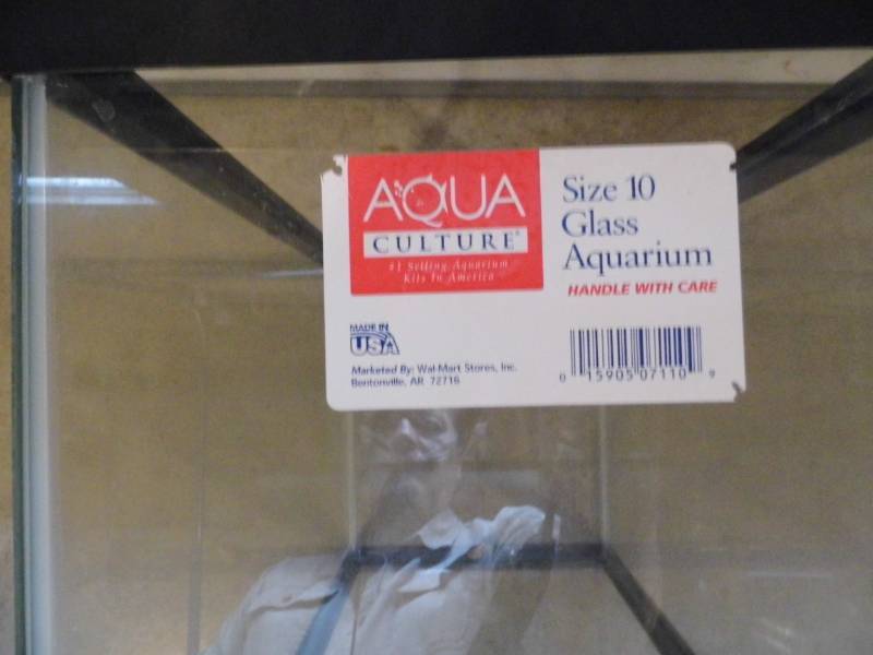 lot 56 image: Lot of 4 - 10 Gallon Aquariums
