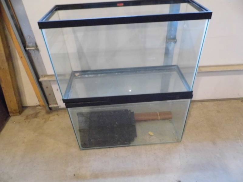 lot 57 image: Lot of 2 Aquariums