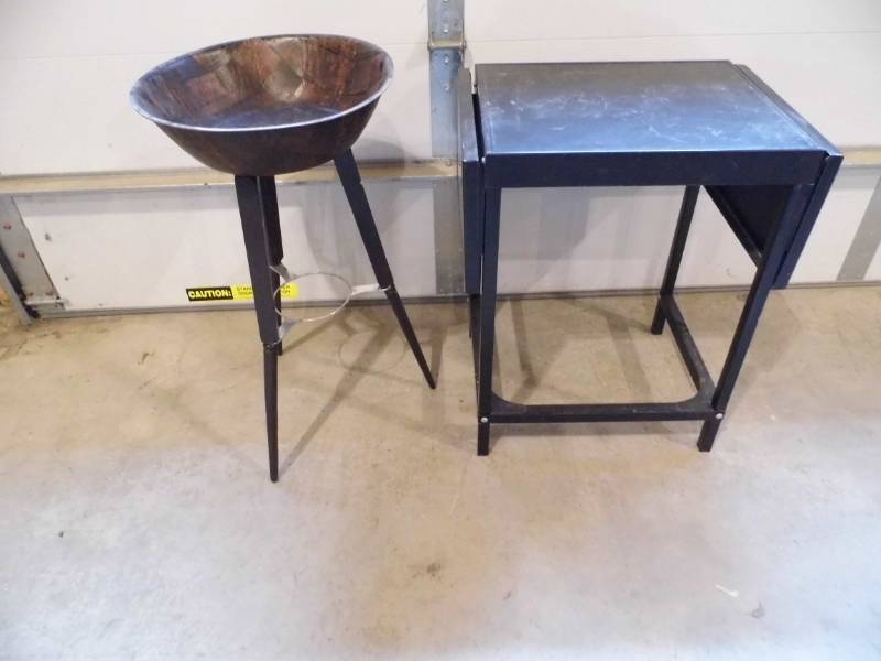 lot 58 image: Bowl on Stand - Metal Table