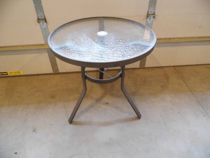 lot 71 image: Patio Table