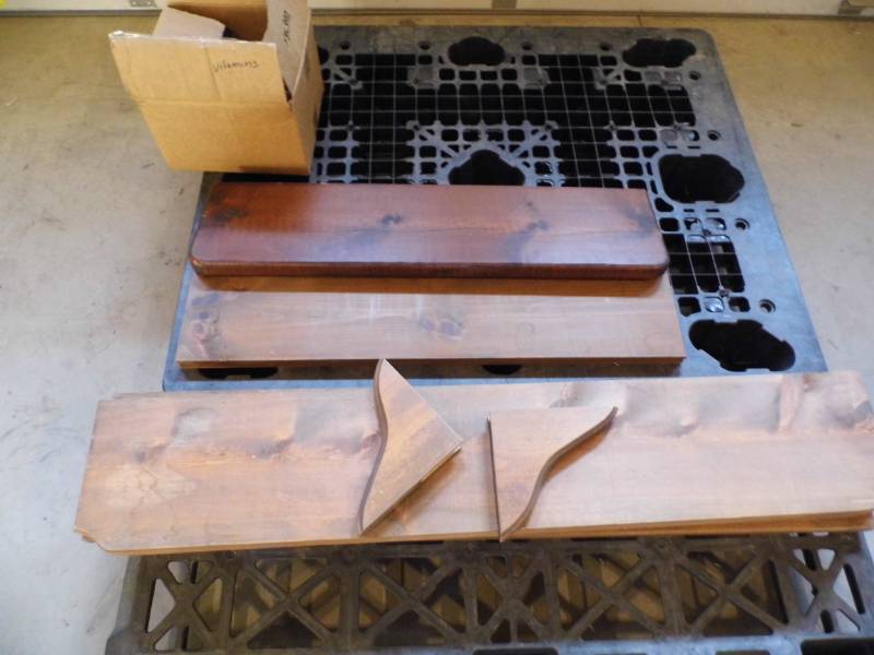 lot 76 image: Lot of 6 Wooden Shelves w Brackets