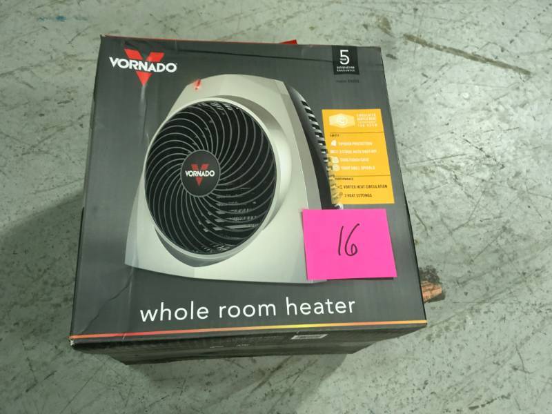 lot 16 image: Vornado VH200 1500-Watt Vortex Whole Room Electric Portable Fan Heater  in very good condition