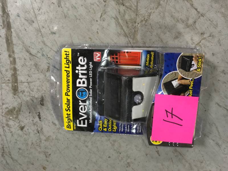 lot 17 image: As Seen on TV Ever Brite Solar LED Motion-Activated Light  in very good condition