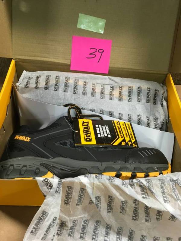 lot 39 image: Dewalt Angle Dxwp84356 Mens 9 M Black And Yellow Steel Toe Shoes not used
