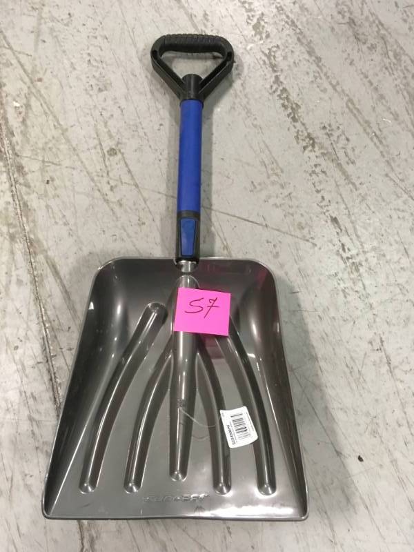 lot 57 image: Suncast Telescoping Auto Shovel not used