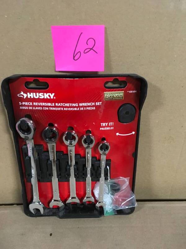 lot 62 image: HUSKY SAE Ratcheting Reversible Combination Wrench Set (5-Piece) in very good condition