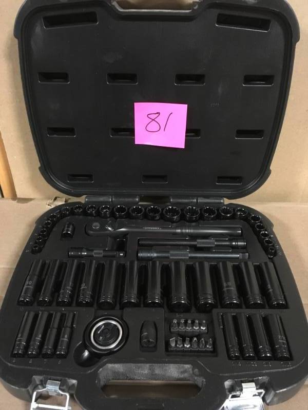 lot 81 image: Husky 38 in. Drive 100-Position Universal SAE and Metric Mechanics Tool Set (60-Piece) in very good condition