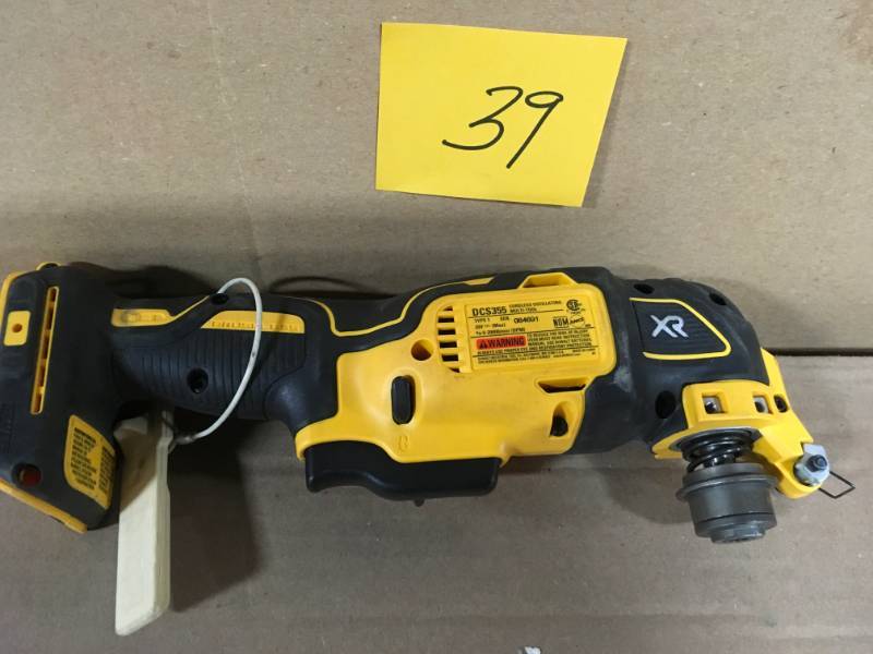 lot 39 image: DEWALT 20-Volt MAX XR Lithium-Ion Cordless Brushless Oscillating Multi-Tool (Tool-Only) in very good condition