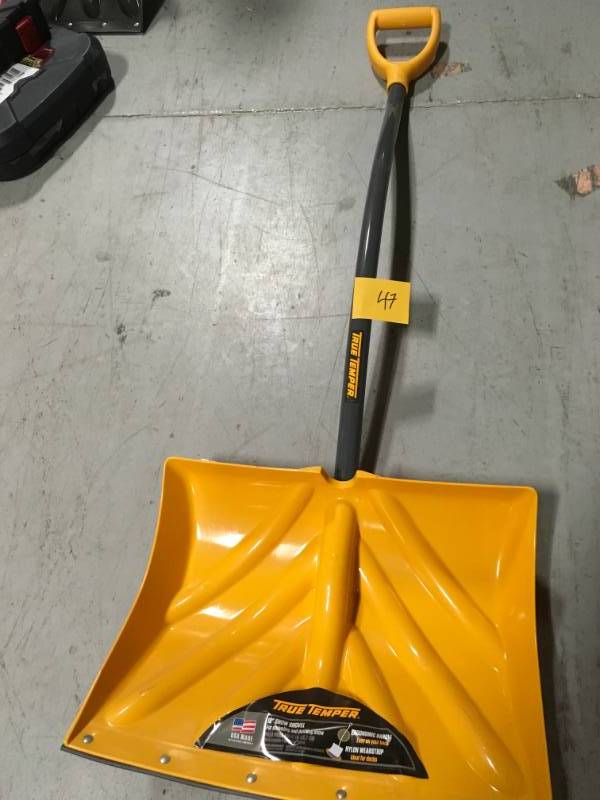 lot 47 image: True Temper 18 in. Ergonomic Mountain Mover Snow Shovel not used