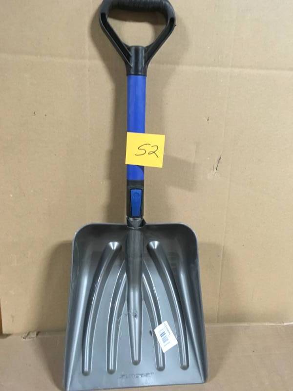 lot 52 image: Suncast Telescoping Auto Shovel in very good condition