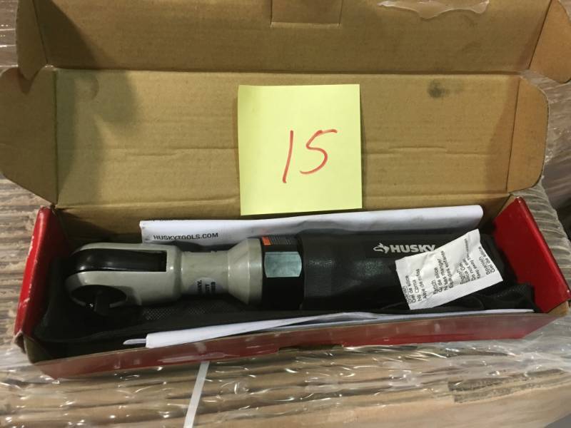 lot 15 image: Husky 50 ft.lbs. 38 in. Ratchet Wrench in very good condition