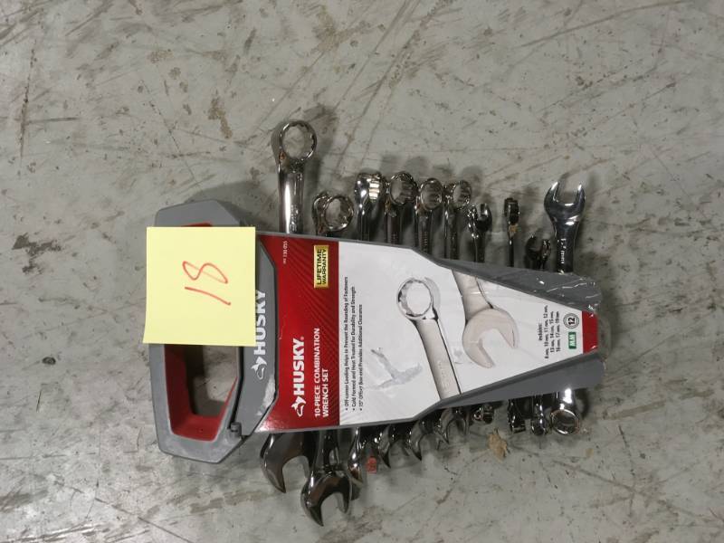 lot 18 image: Husky Metric Combination Wrench Set (10-Piece) in very good condition