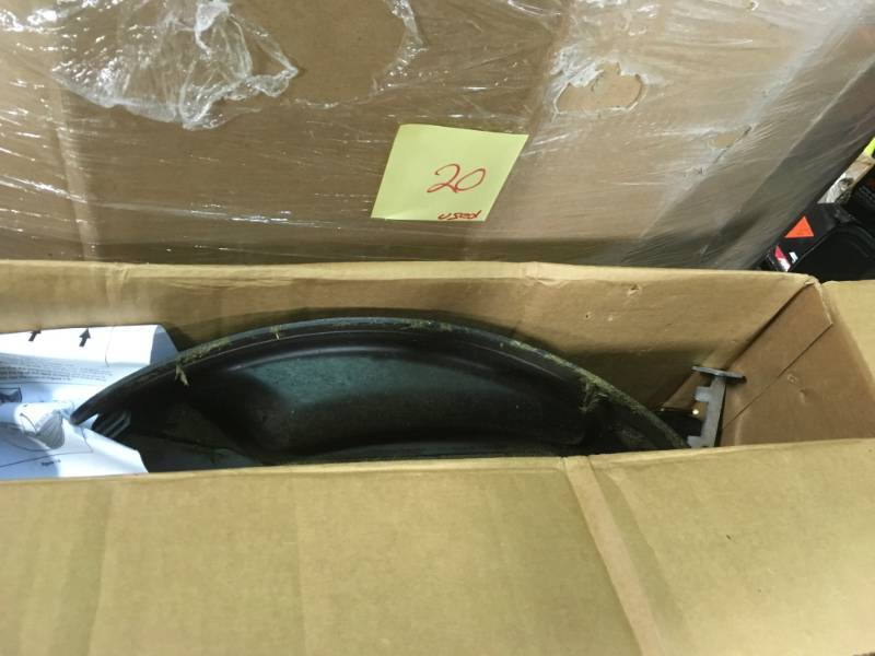 lot 20 image: MTD Genuine Factory Parts 42 in. Mulch Kit for Troy-Bilt and Craftsman Riders and Zero Turn Lawn Mowers (2012 and After) USED