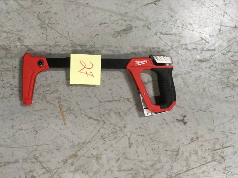 lot 27 image: MILWAUKEE Saw - no blade