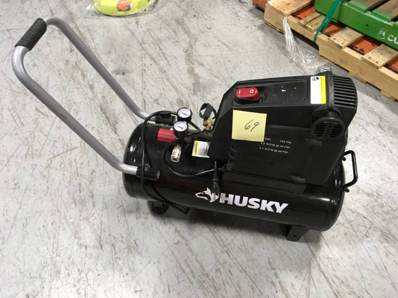 lot 69 image: Husky 8G 150 PSI Hotdog Air Compressor