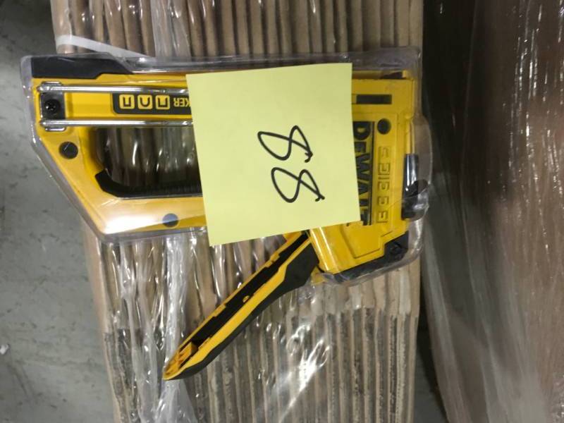 lot 88 image: DEWALT 18-Gauge Heavy-Duty StapleNail Gun in very good condition