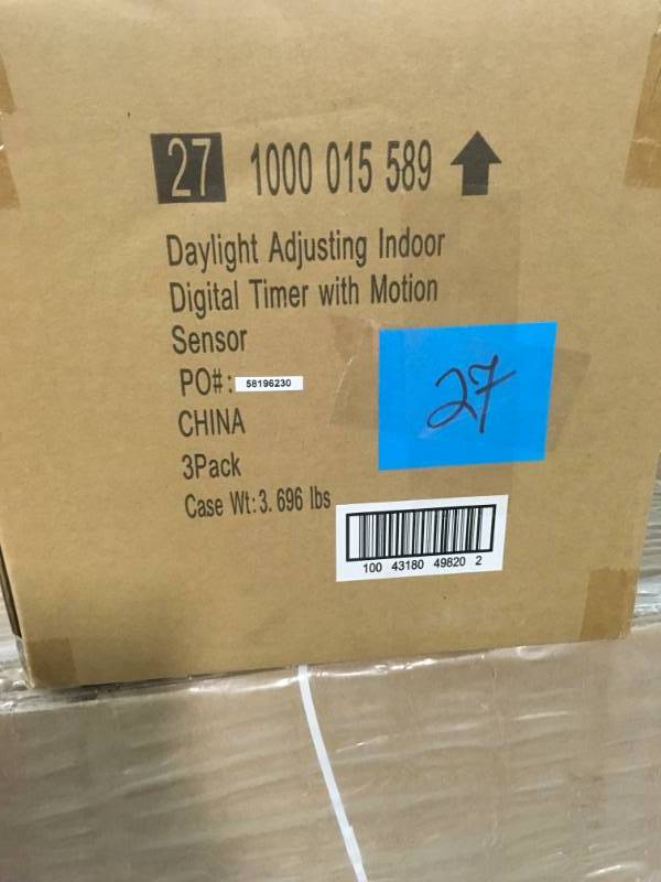lot 27 image: Defiant 8 Amp 7-Day Indoor In-Wall SunSmart Digital Timer Switch with Motion Sensor, White New