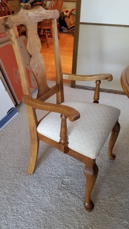 lot 16 image: Stylish Dining Room Set