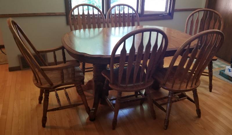 lot 27 image: Compact Oak Dining Set