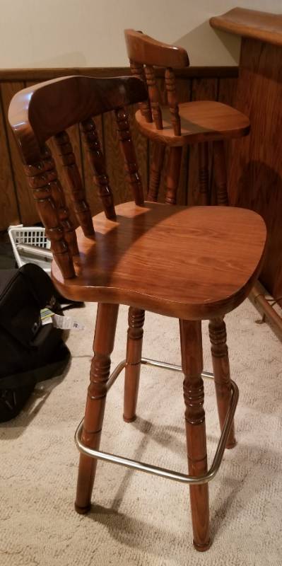 lot 48 image: Classic Bar Stools