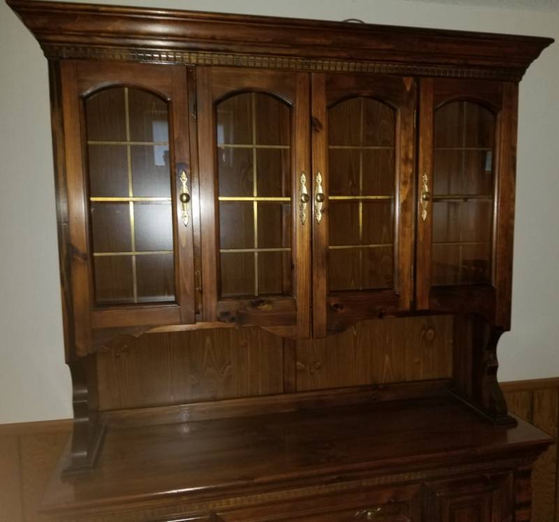 lot 1 image: Gorgeous Traditional Mahogany Hutch