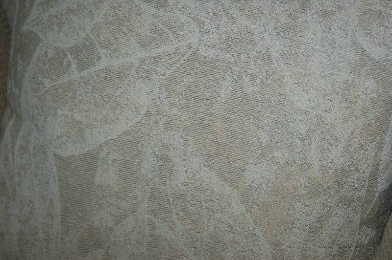 lot 20 image: Elegant White Couch