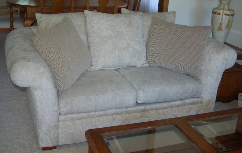 lot 21 image: Elegant White Couch