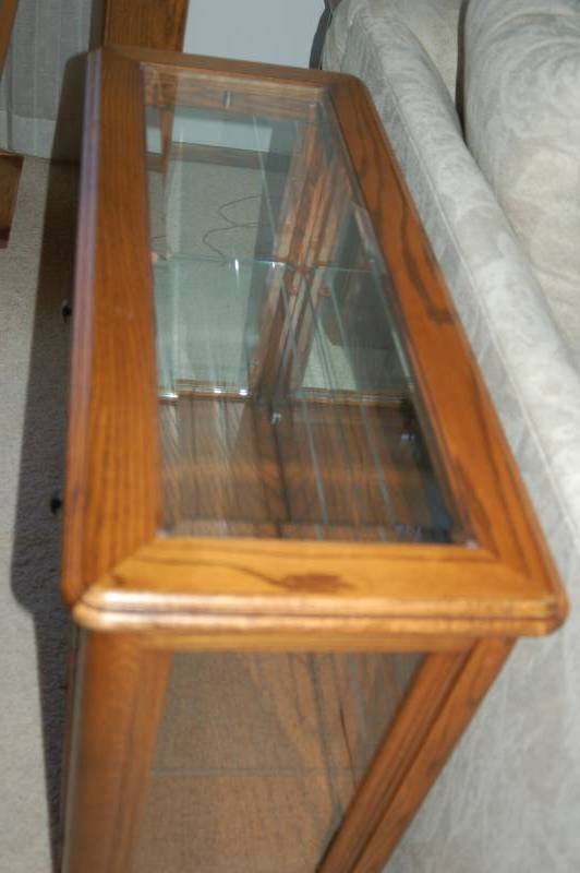 lot 19 image: Oak Buffet Display Cabinet With Glass Top