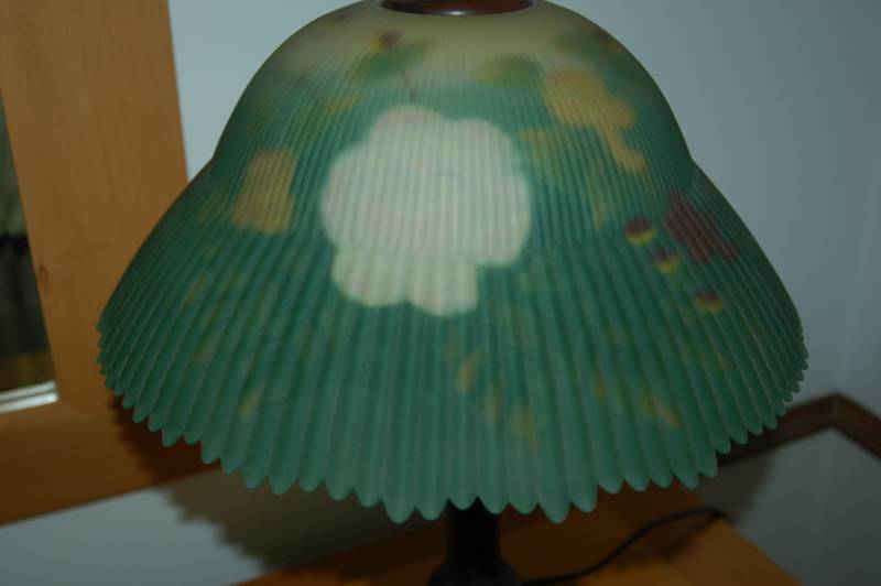 lot 44 image: Classic Stained Glass Lamp