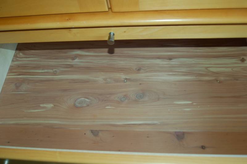 lot 2 image: Strikingly Stylish Dresser