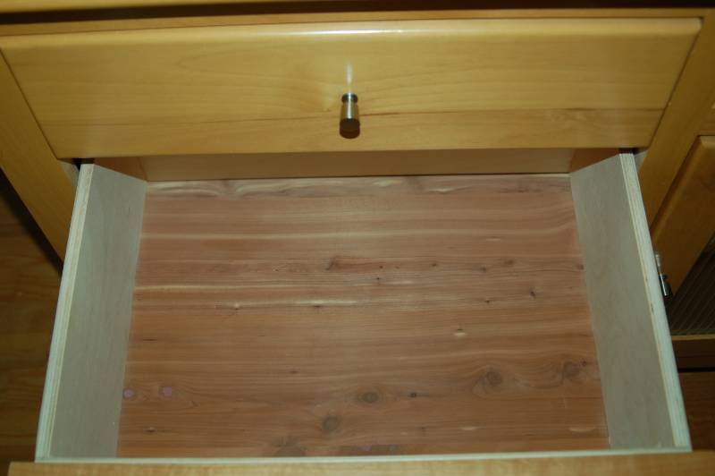 lot 3 image: Long Ceder Vanity